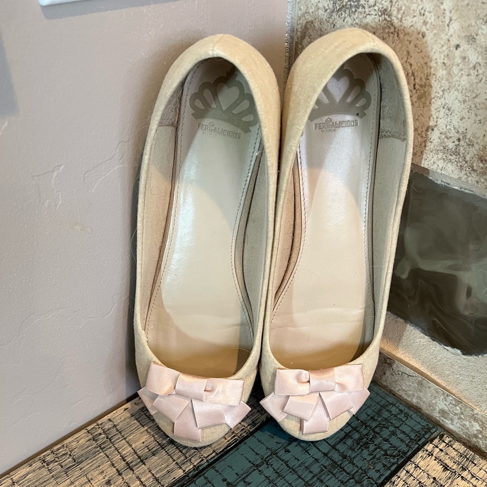 Fergalicious flats size 9.5 EUC clean and comfy